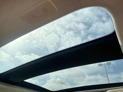 Used 2023 Toyota Crown Limited image 6