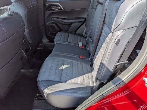 New 2025 Mitsubishi Outlander SE image 26