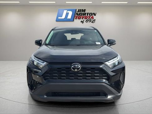 Used 2025 Toyota RAV4 XLE AWD/4WD image 2
