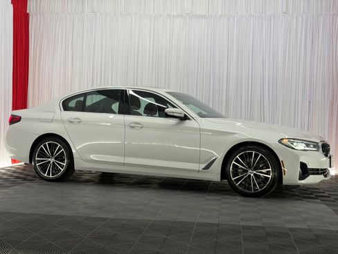 Used 2023 BMW 530i xDrive w/ Premium Package AWD/4WD image 9
