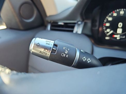 Used 2022 Land Rover Discovery Sport SE image 31