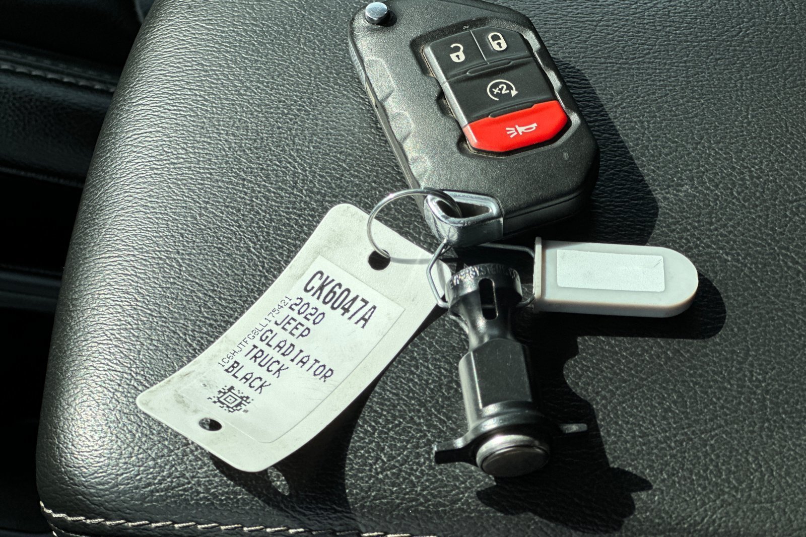 Used 2020 Jeep Gladiator Overland AWD/4WD image 32