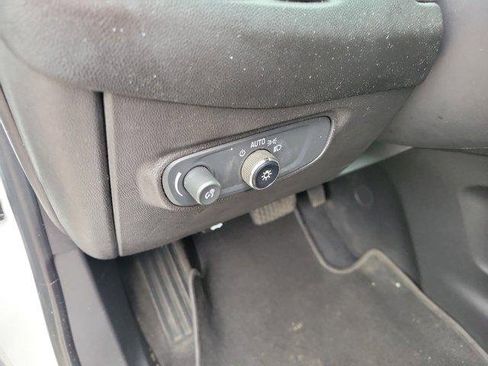 Used 2021 Chevrolet Equinox LT image 21