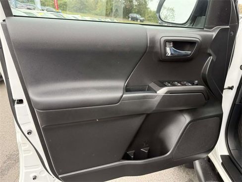 Used 2023 Toyota Tacoma TRD Off-Road image 8