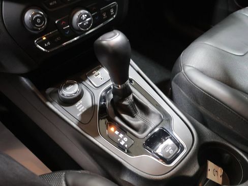 Used 2020 Jeep Cherokee Limited w/ Safetytec Group AWD/4WD image 29