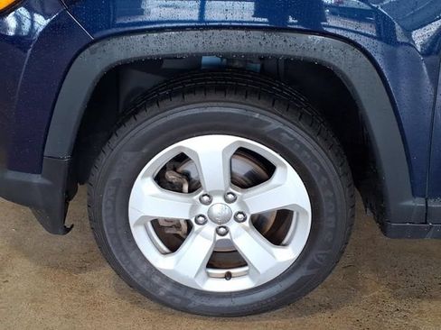 Used 2018 Jeep Compass Latitude w/ Popular Equipment Group AWD/4WD image 9