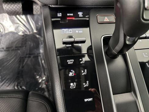Certified 2023 Porsche Macan AWD/4WD image 30