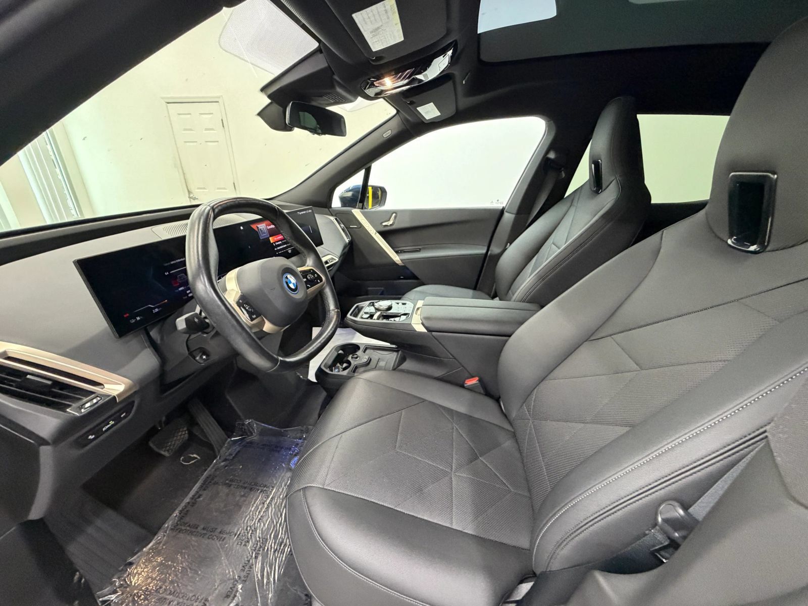 Used 2022 BMW iX xDrive50 w/ Convenience Package AWD/4WD image 14