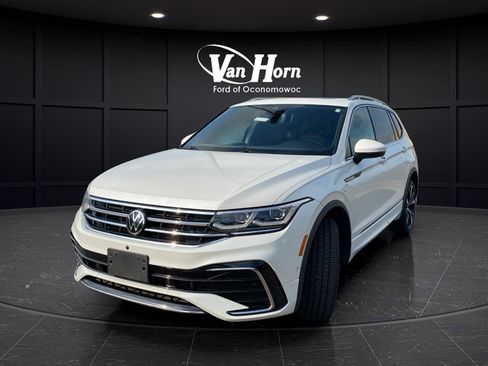 Used 2022 Volkswagen Tiguan SEL R-Line AWD/4WD image 3