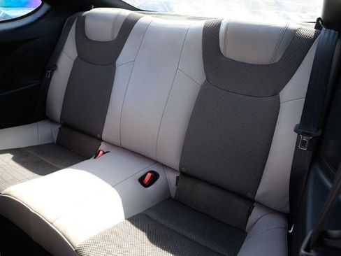 Used 2015 Hyundai Genesis 3.8 image 8