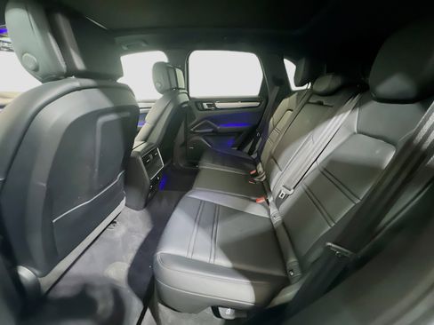 Used 2022 Porsche Cayenne image 19