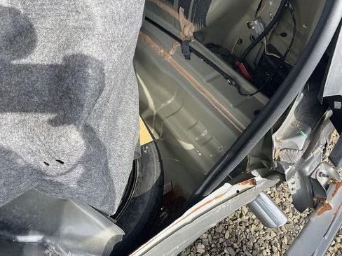 Used 2018 Ford Taurus SEL w/ Equipment Group 201A FWD image 10