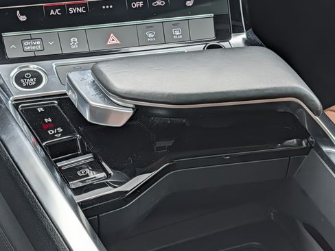 Used 2021 Audi e-tron Premium AWD/4WD image 26
