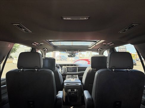 Used 2024 GMC Yukon Denali w/ Denali Reserve Package AWD/4WD image 9