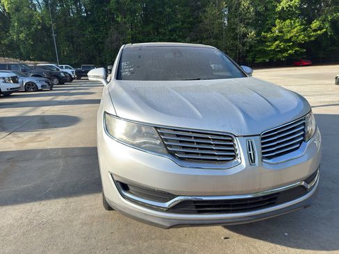Used 2016 Lincoln MKX Reserve w/ Climate Package image 2