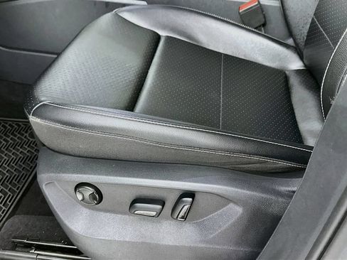 Used 2022 Volkswagen Atlas SE w/ Panoramic Sunroof Package FWD image 9