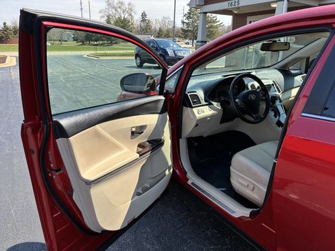 Used 2010 Toyota Venza image 9