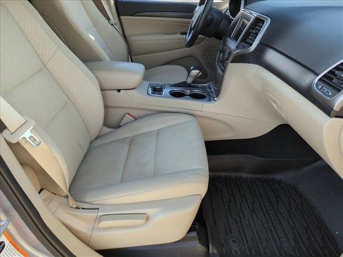 Used 2020 Jeep Grand Cherokee Laredo AWD/4WD image 20