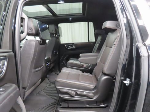 Used 2024 Chevrolet Suburban High Country image 10