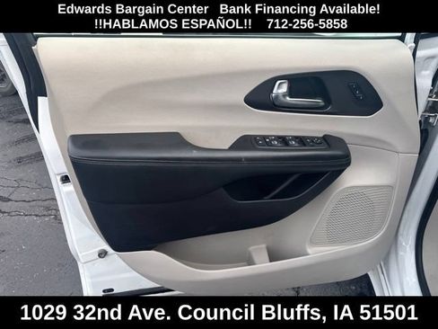 Used 2020 Chrysler Pacifica Limited FWD image 17