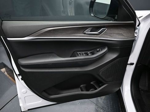 New 2026 Jeep Grand Cherokee Altitude AWD/4WD image 13