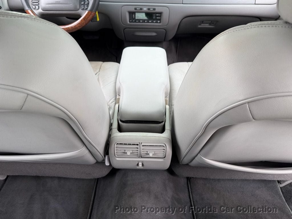 Used 1999 Lincoln Town Car Signature RWD image 36