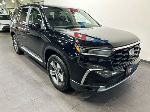 Used 2025 Honda Pilot EX-L image 2