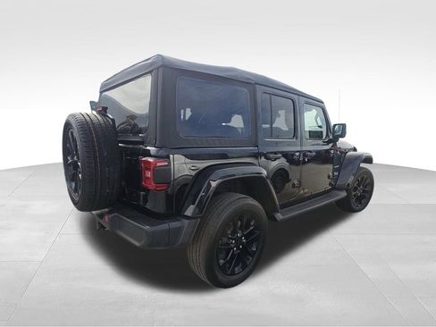 Used 2023 Jeep Wrangler Unlimited Sahara w/ Cold Weather Group AWD/4WD image 5