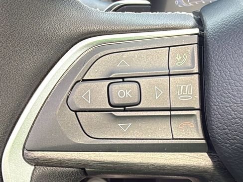 Used 2025 Jeep Grand Cherokee Limited w/ Luxury Tech Group II AWD/4WD image 13