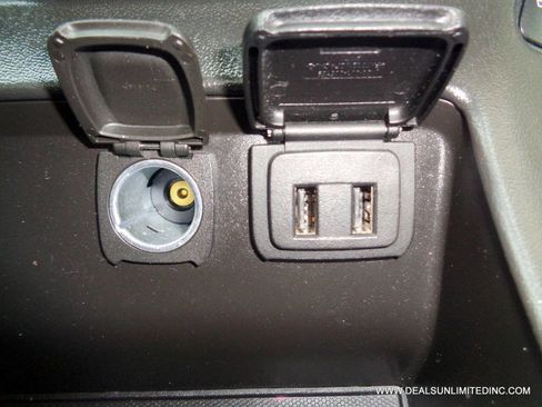 Used 2020 Chevrolet Suburban LT image 17