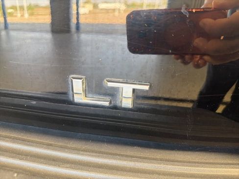 Used 2023 Chevrolet Suburban LT image 8