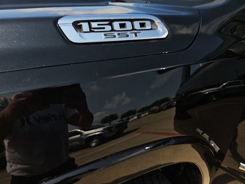 Used 2025 RAM 1500 Laramie AWD/4WD image 28