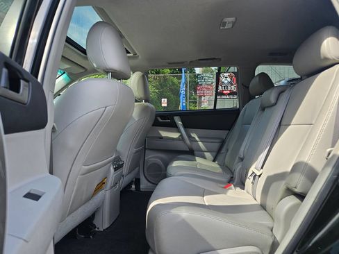 Used 2012 Toyota Highlander SE w/ Tow Pkg AWD/4WD image 25