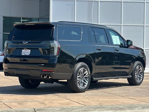 Used 2026 Chevrolet Suburban Z71 w/ Z71 Off-Road Package AWD/4WD image 4