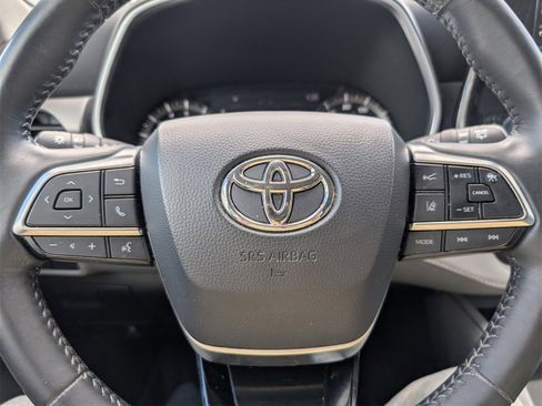 Used 2021 Toyota Highlander XLE image 22