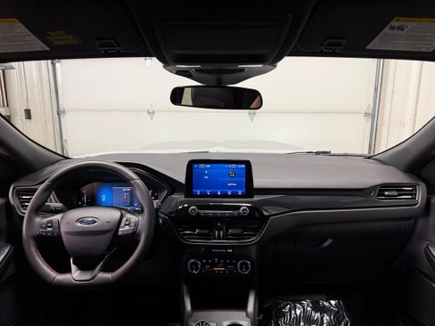 Certified 2025 Ford Escape ST-Line Select AWD/4WD image 4