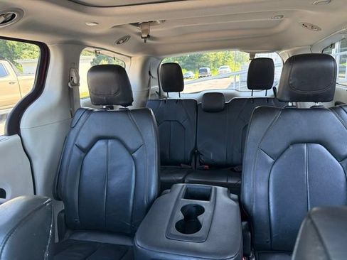 Used 2020 Chrysler Pacifica Touring-L Plus FWD image 37