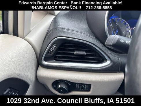 Used 2020 Chrysler Pacifica Limited w/ Tire & Wheel Group FWD image 20