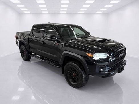 Used 2018 Toyota Tacoma TRD Pro AWD/4WD image 11