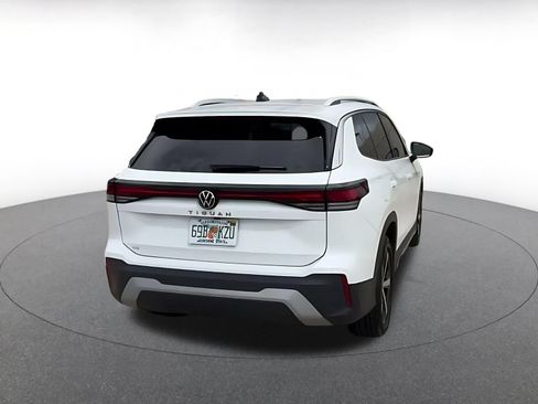 Used 2026 Volkswagen Tiguan SE FWD image 13