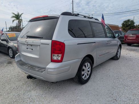 Used 2008 Hyundai Entourage Limited image 5