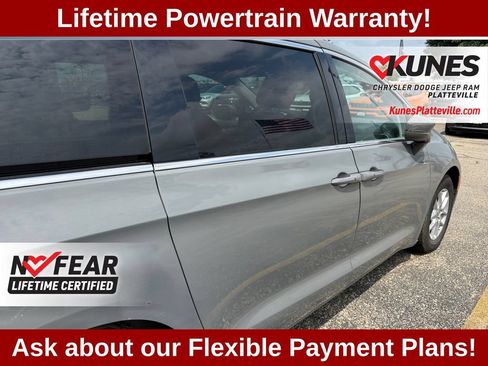 Used 2022 Chrysler Pacifica Touring-L FWD image 39