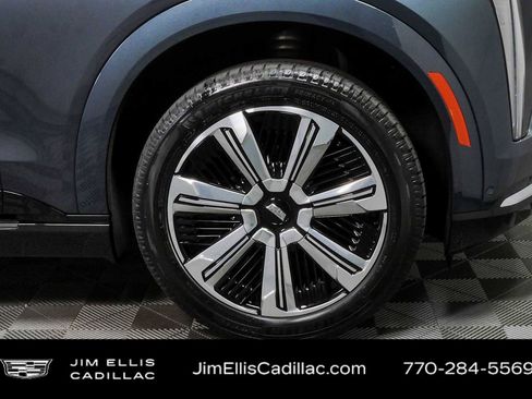 Certified 2025 Cadillac Escalade IQ Luxury 2 w/ LPO, Premium Carpet Package AWD/4WD image 40