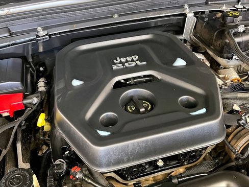 Used 2018 Jeep Wrangler Unlimited Rubicon AWD/4WD image 32