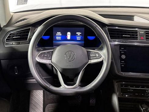 Certified 2022 Volkswagen Tiguan SE image 14
