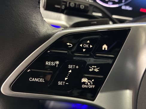 Used 2025 Mercedes-Benz GLC 300 4MATIC image 10