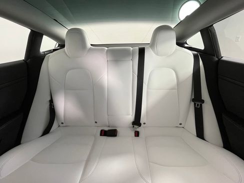 Used 2023 Tesla Model 3 Standard Range image 18
