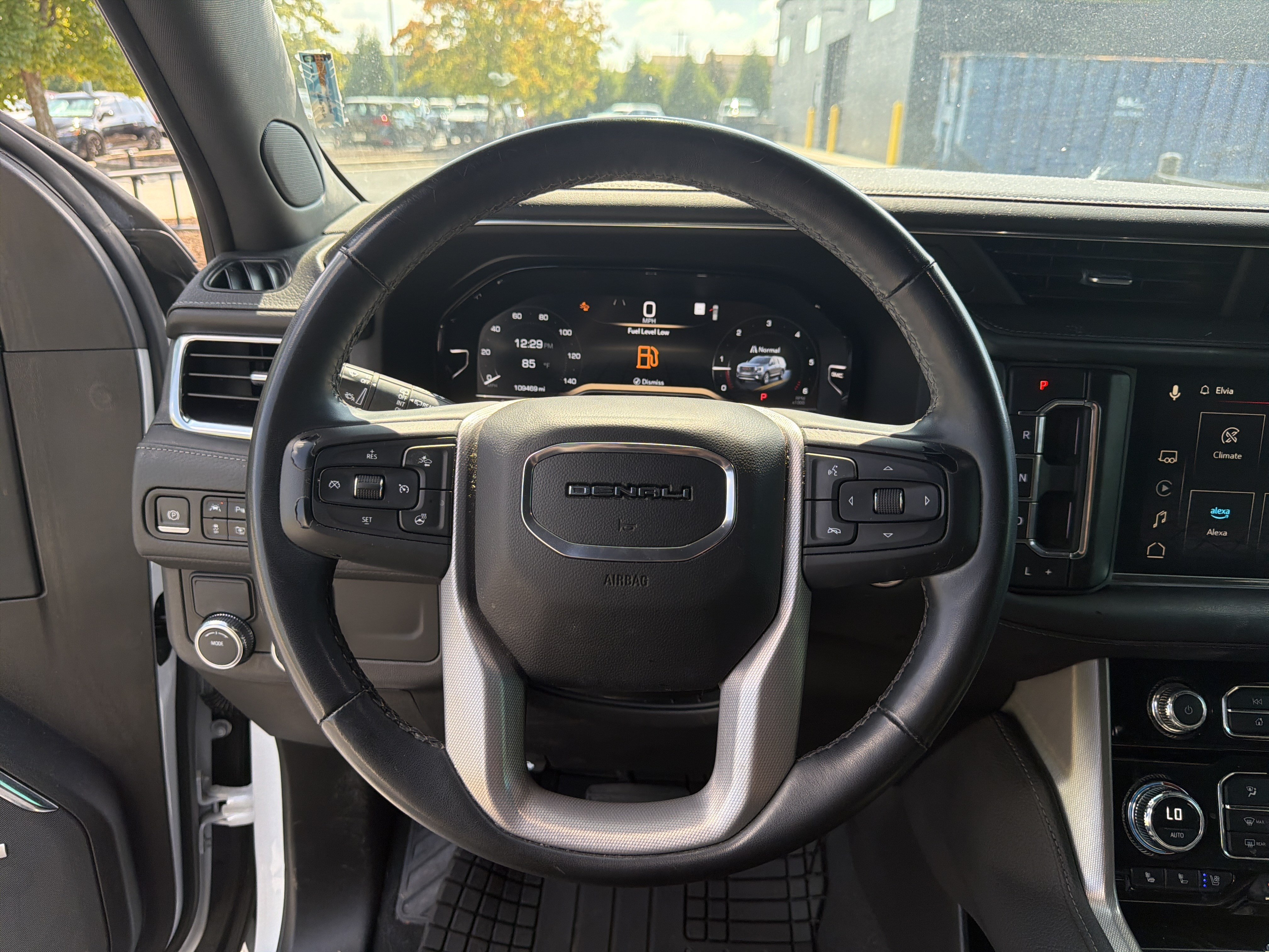 Used 2023 GMC Yukon Denali RWD image 18