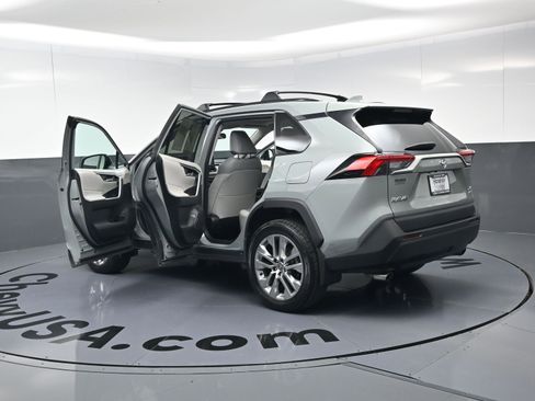 Used 2021 Toyota RAV4 XLE Premium image 28