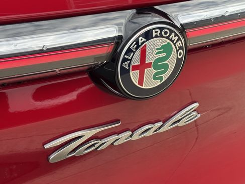 Used 2024 Alfa Romeo Tonale Ti w/ Premium Interior Package AWD/4WD image 13